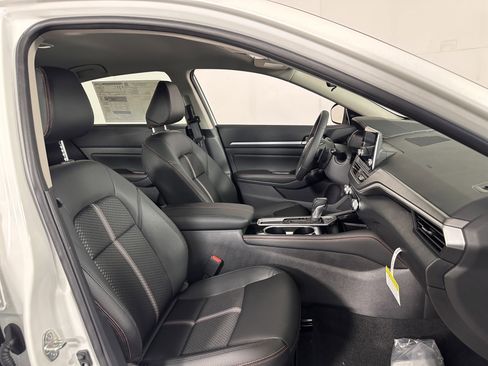 New 2025 Nissan Altima 2.5 SR image 40