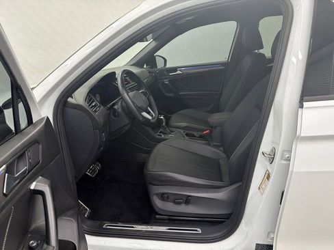 Used 2023 Volkswagen Tiguan SE R-Line image 9
