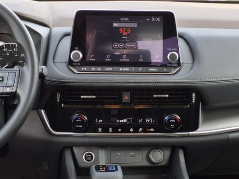 Used 2022 Nissan Rogue SV FWD image 16