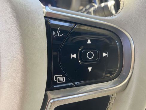 Certified 2023 Volvo XC60 B5 Ultimate w/ Protection Package Premier image 24