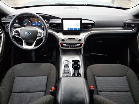 Used 2022 Ford Explorer XLT image 15