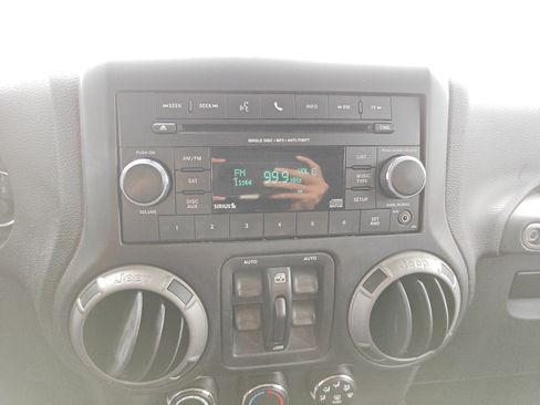 Used 2014 Jeep Wrangler Unlimited Sport w/ Quick Order Package 24S AWD/4WD image 19
