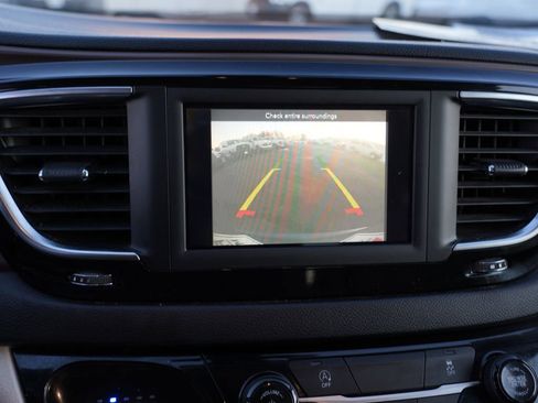 Used 2020 Chrysler Voyager LX image 27