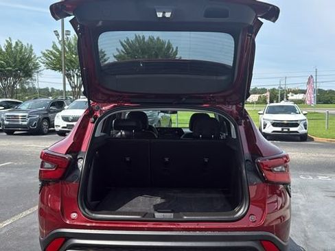 Used 2025 Chevrolet Trax LT w/ LT Convenience Package FWD image 10
