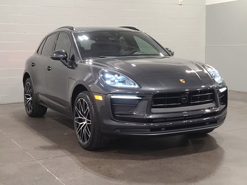 New 2026 Porsche Macan AWD/4WD image 9