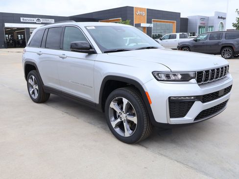 New 2026 Jeep Grand Cherokee Limited AWD/4WD image 1