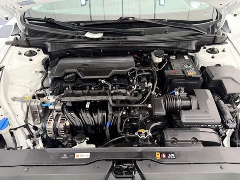 Used 2025 Hyundai Elantra SEL FWD image 8