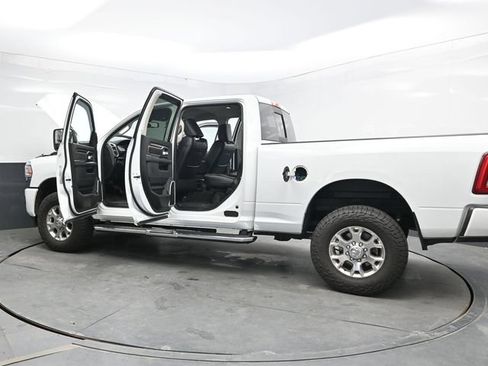 Used 2024 RAM 2500 Laramie AWD/4WD image 46