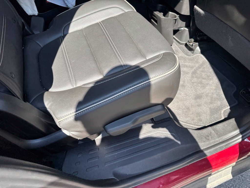 Used 2020 GMC Acadia Denali w/ Technology Package FWD image 19