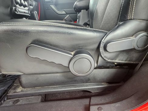 Used 2018 Jeep Wrangler Sport AWD/4WD image 11