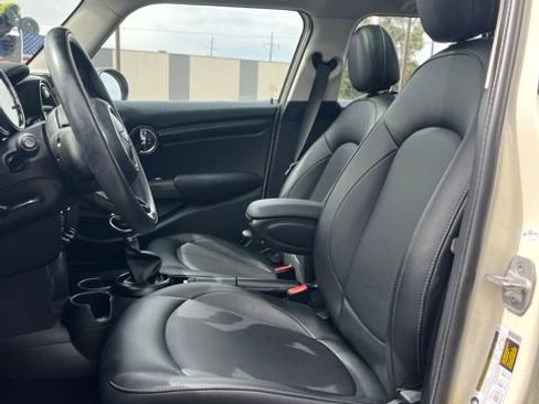 Used 2018 MINI Cooper 4-Door Hardtop FWD image 26