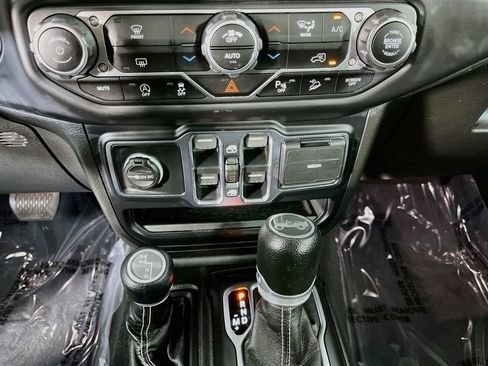 Used 2020 Jeep Wrangler Unlimited Sahara AWD/4WD image 23