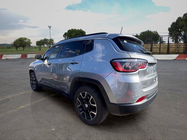 Used 2022 Jeep Compass Latitude FWD image 4
