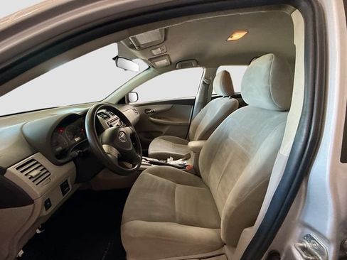 Used 2012 Toyota Corolla LE FWD image 19