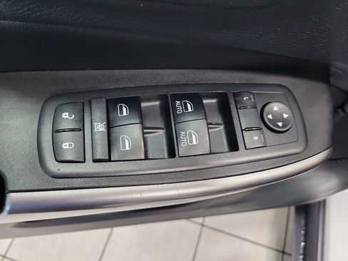 Used 2019 Jeep Cherokee Latitude Plus w/ Comfort/Convenience Group AWD/4WD image 32