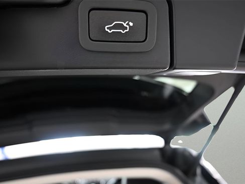 Used 2019 Land Rover Range Rover Evoque HSE AWD/4WD image 16