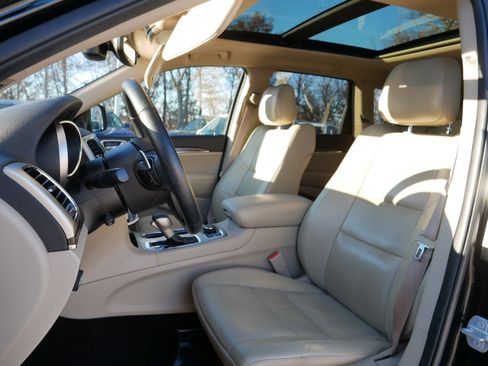 Used 2017 Jeep Grand Cherokee Limited w/ Luxury Group II image 34