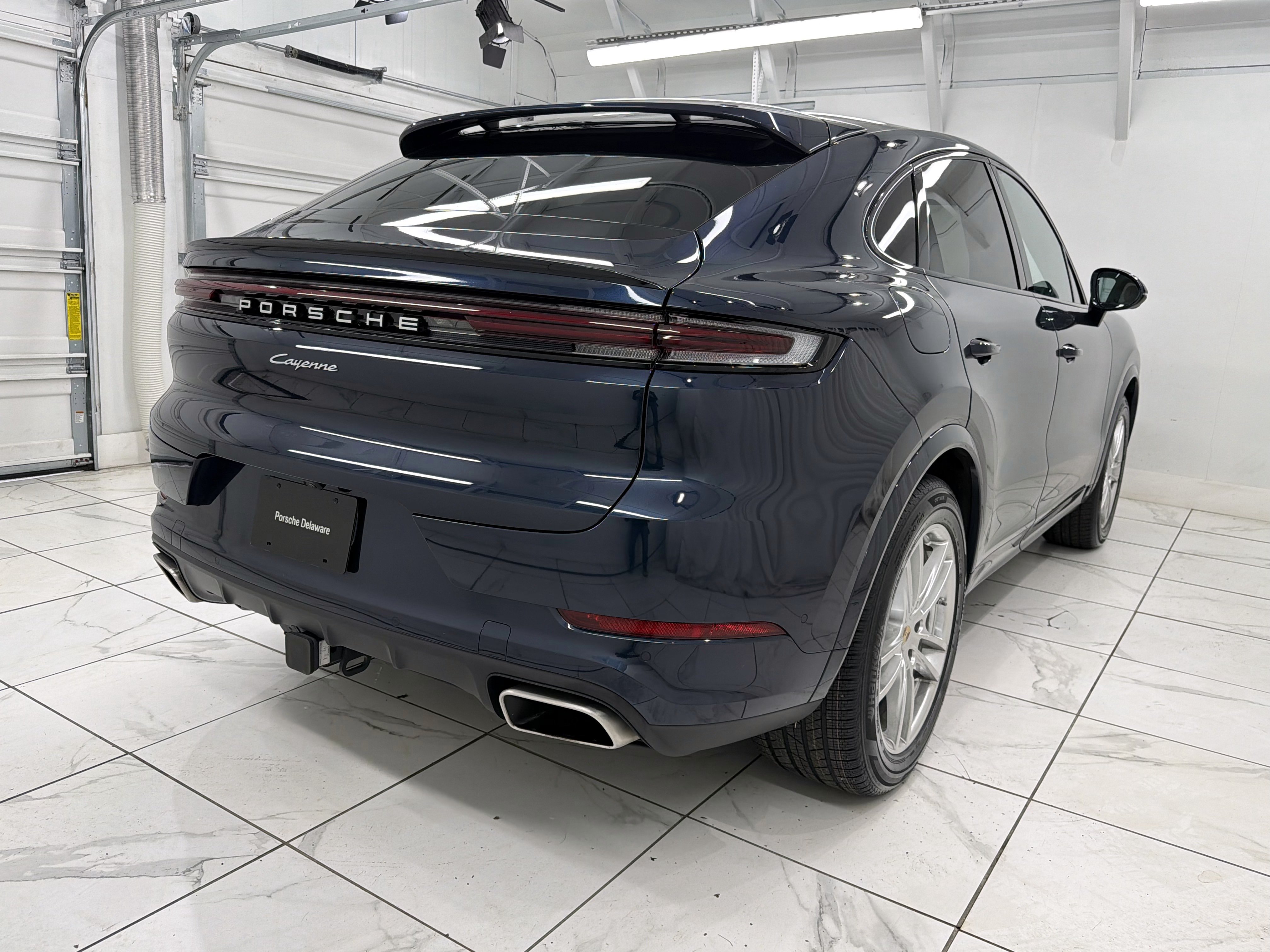 Certified 2024 Porsche Cayenne Coupe AWD/4WD image 11