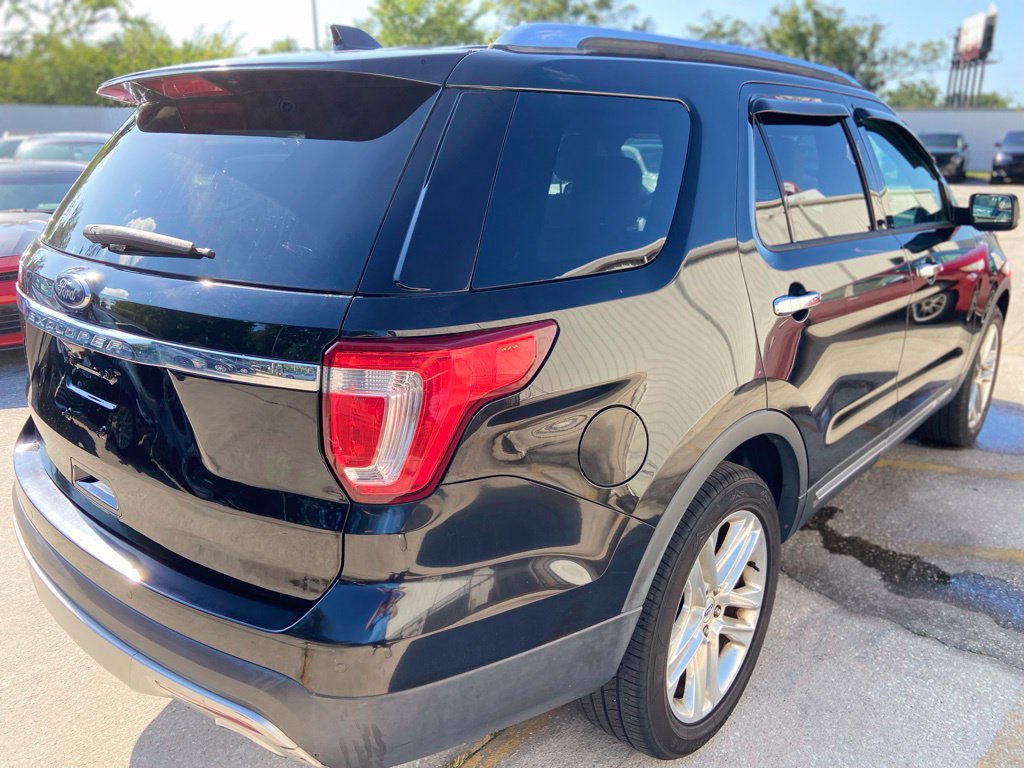 Used 2017 Ford Explorer Limited w/ Class II Trailer Tow Package FWD image 6