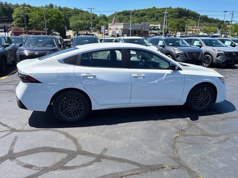 New 2026 Nissan Sentra SV w/ Floor Mat Package FWD image 8