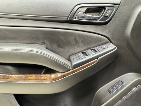 Used 2019 Chevrolet Suburban LT w/ LT Signature Package image 17