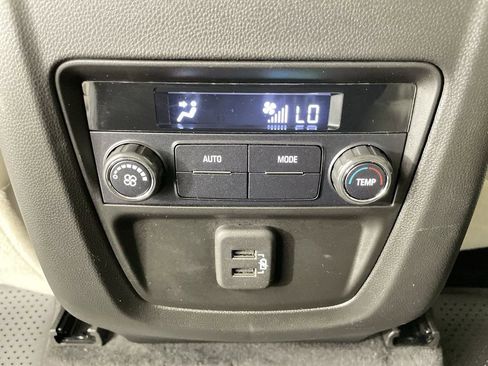 Used 2022 Buick Enclave Essence w/ Sport Touring Edition image 20