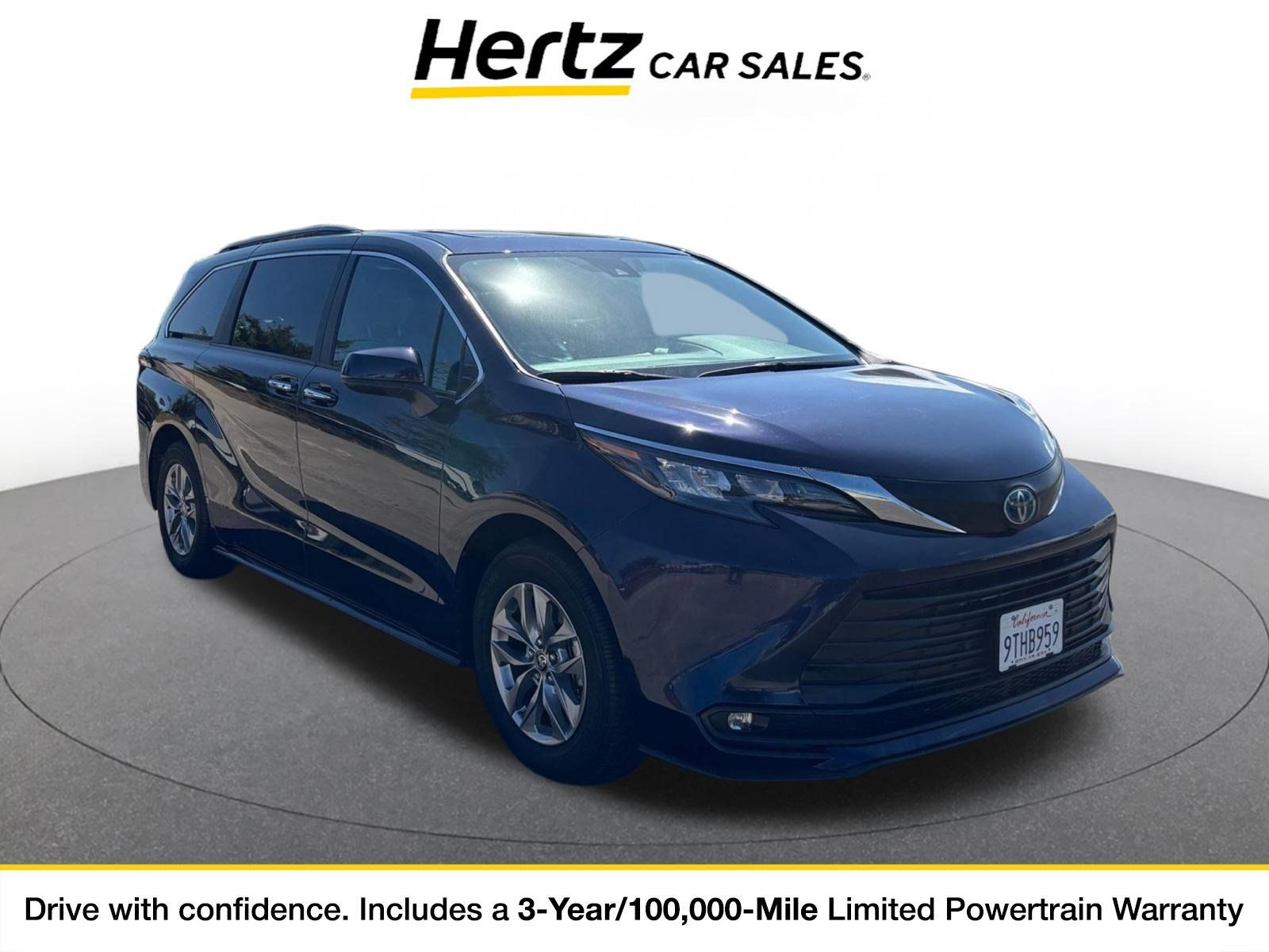 Used 2025 Toyota Sienna XLE FWD image 1