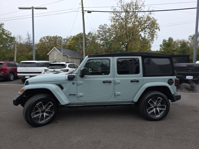 Used 2024 Jeep Wrangler Unlimited w/ Convenience Group AWD/4WD image 18