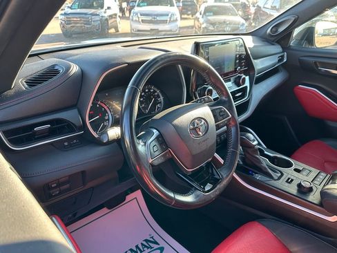 Used 2021 Toyota Highlander XSE image 2