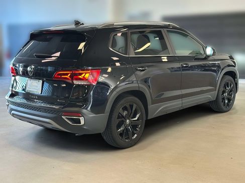 Used 2023 Volkswagen Taos SE w/ Black Wheel Package AWD/4WD image 4