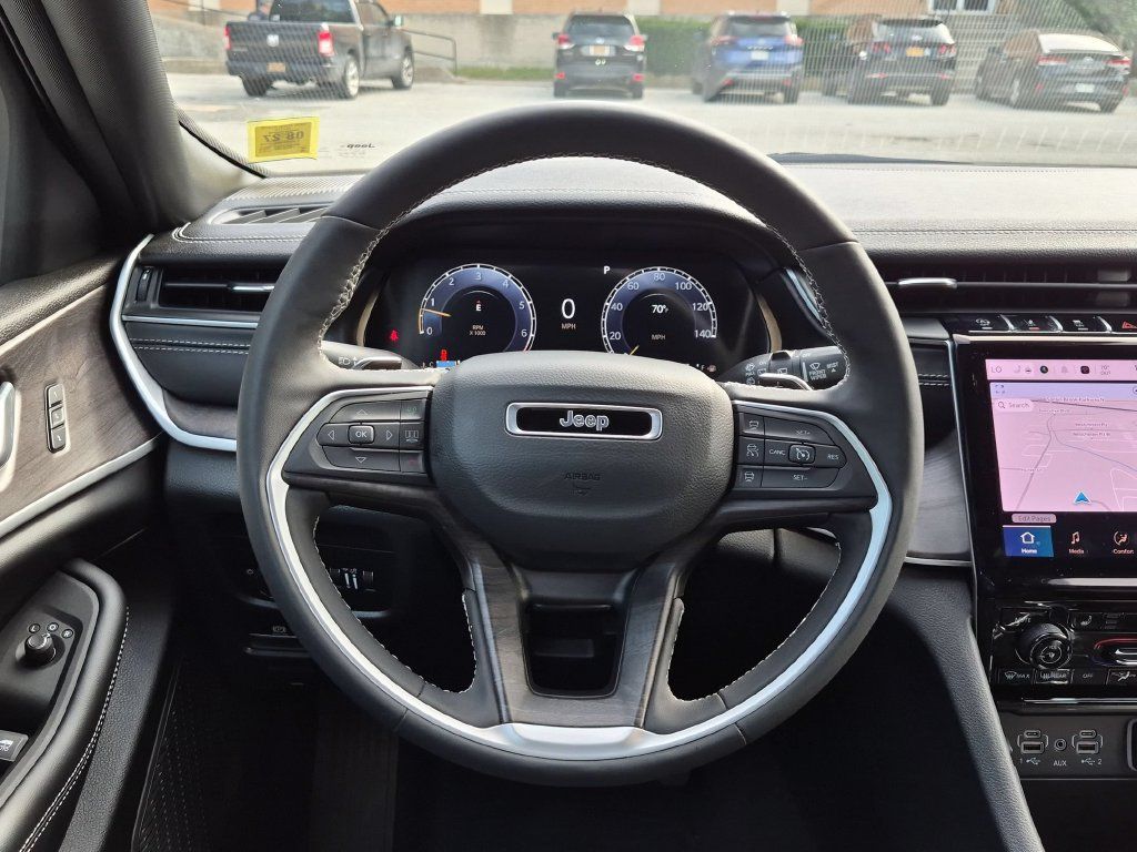 Used 2025 Jeep Grand Cherokee L Limited w/ MOPAR Finishing Package AWD/4WD image 15