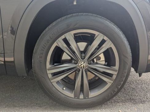 Used 2022 Volkswagen Atlas Cross Sport SEL R-Line image 11