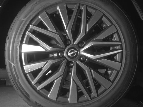 Used 2025 Nissan Altima 2.5 SV FWD image 15
