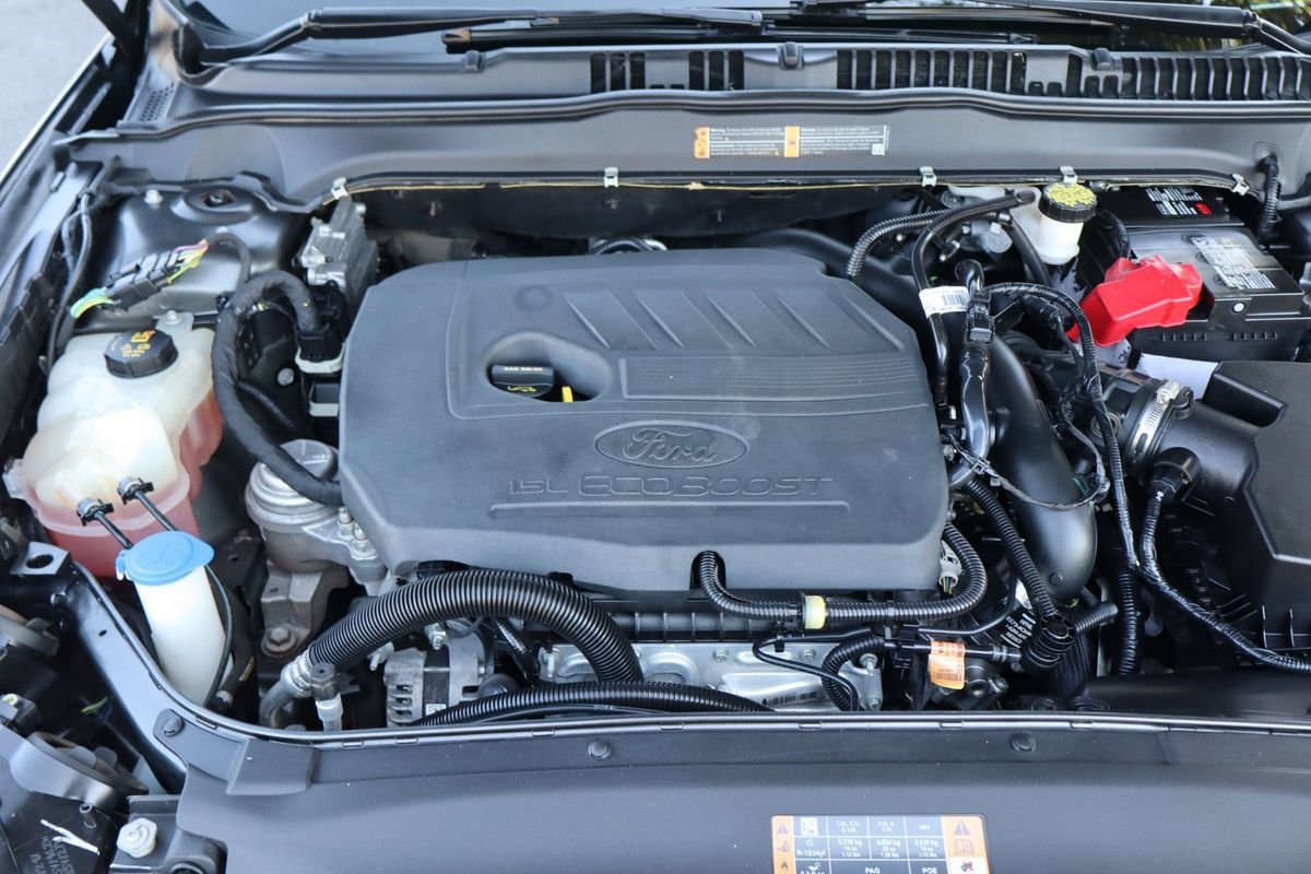 Used 2018 Ford Fusion SE w/ Equipment Group 201A FWD image 38
