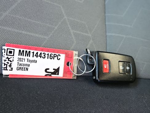 Used 2021 Toyota Tacoma TRD Sport w/ Technology Package image 20