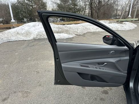 Used 2025 Hyundai Elantra SEL FWD image 27