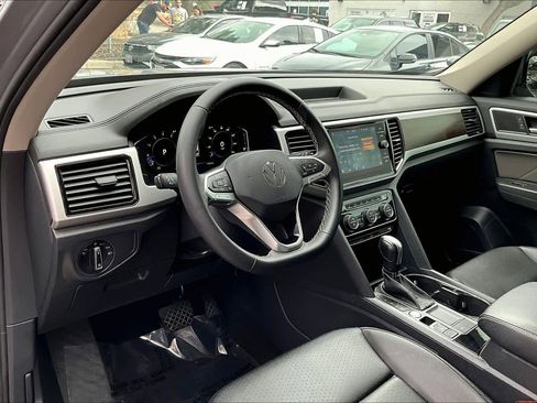 Used 2023 Volkswagen Atlas SE image 18
