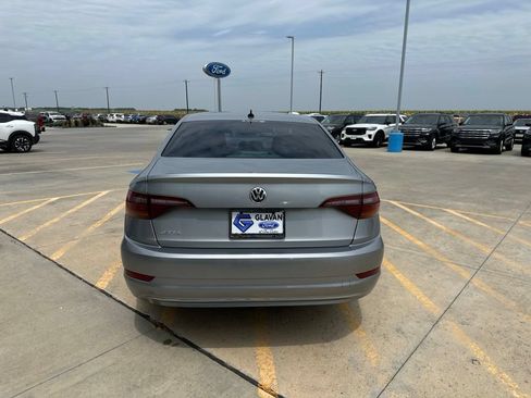 Used 2019 Volkswagen Jetta SE FWD image 6