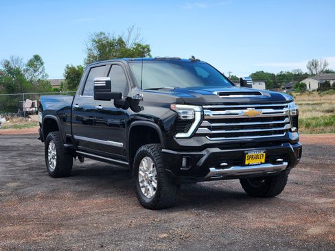 Used 2024 Chevrolet Silverado 2500 High Country w/ High Country Premium Package AWD/4WD image 5