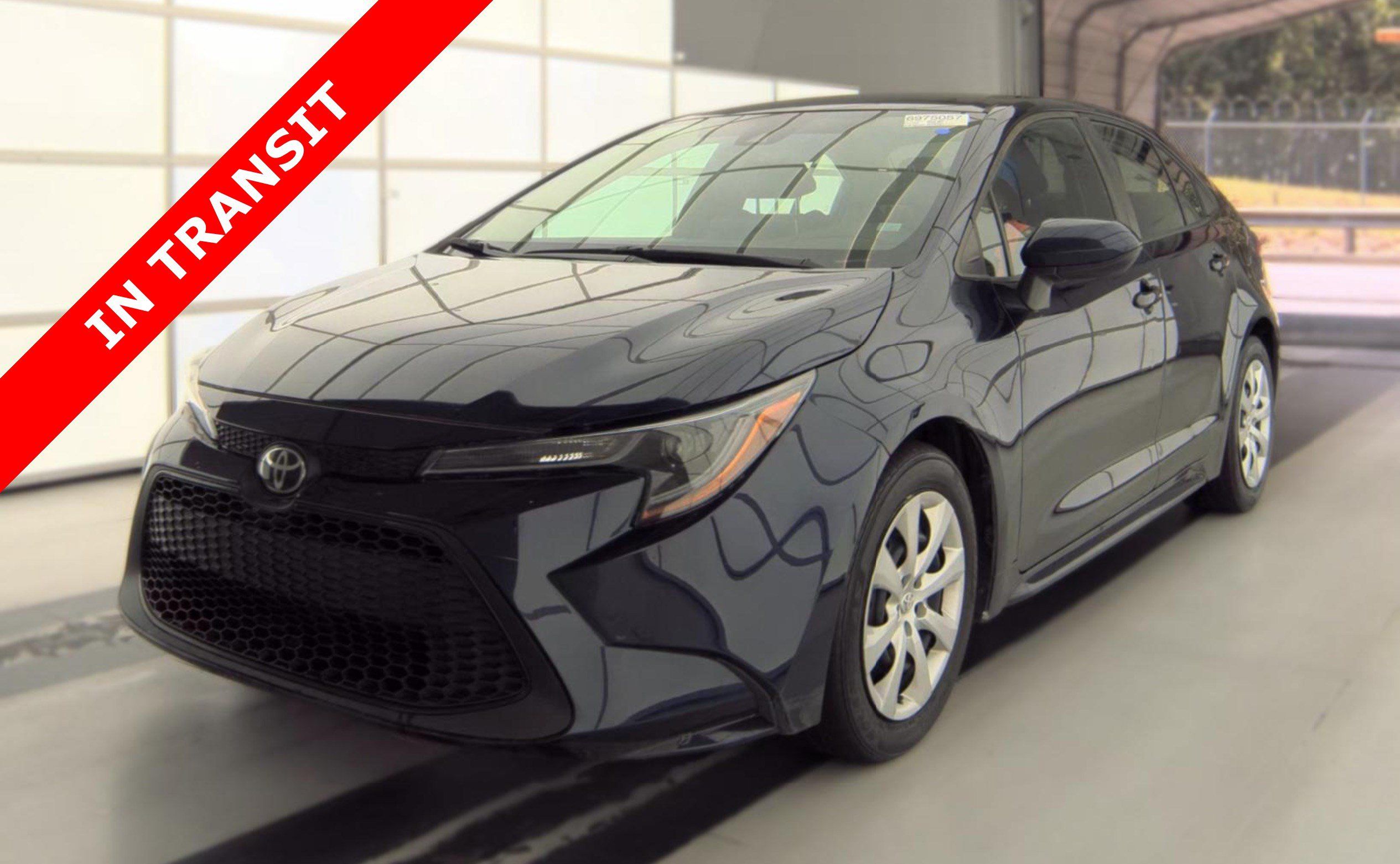 Used 2021 Toyota Corolla LE FWD image 1
