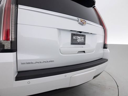 Used 2016 Cadillac Escalade Luxury AWD/4WD image 16