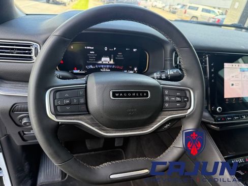 Used 2024 Jeep Wagoneer Series III AWD/4WD image 10