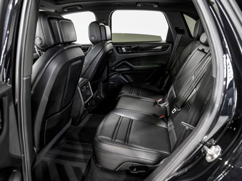 Used 2022 Porsche Cayenne S image 31