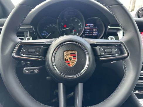 Certified 2025 Porsche Macan AWD/4WD image 26