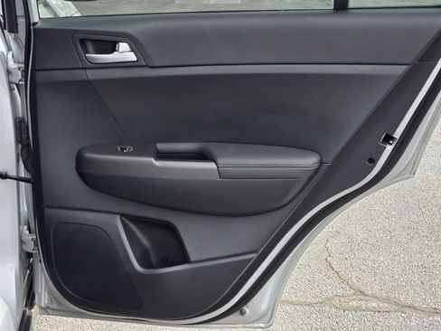 Used 2020 Kia Sportage LX image 8