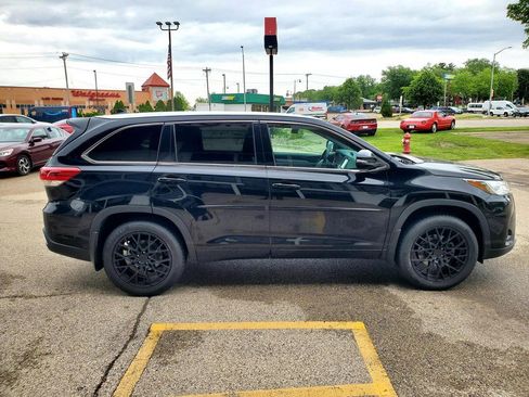 Used 2018 Toyota Highlander XLE AWD/4WD image 4
