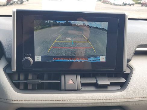 Used 2025 Toyota RAV4 XLE image 30