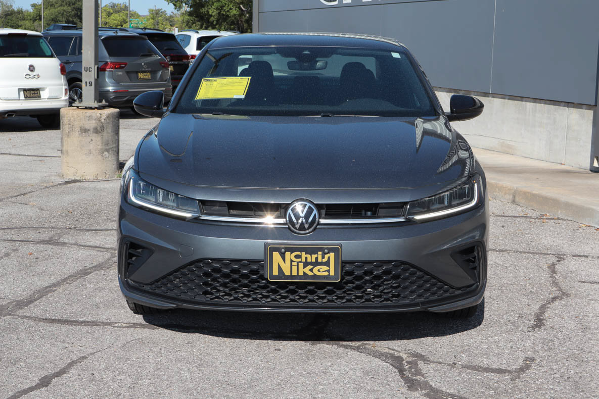 Used 2025 Volkswagen Jetta Sport FWD image 2