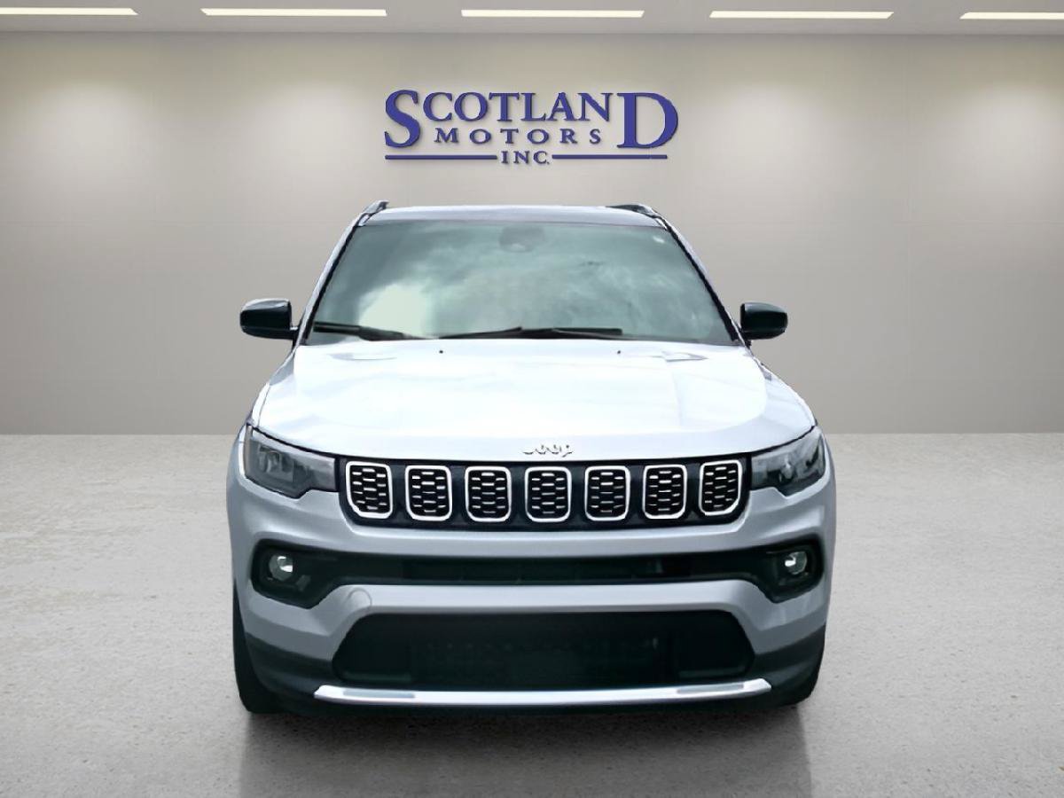 Used 2025 Jeep Compass Limited AWD/4WD image 3