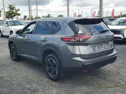 Certified 2024 Nissan Rogue SV FWD image 8